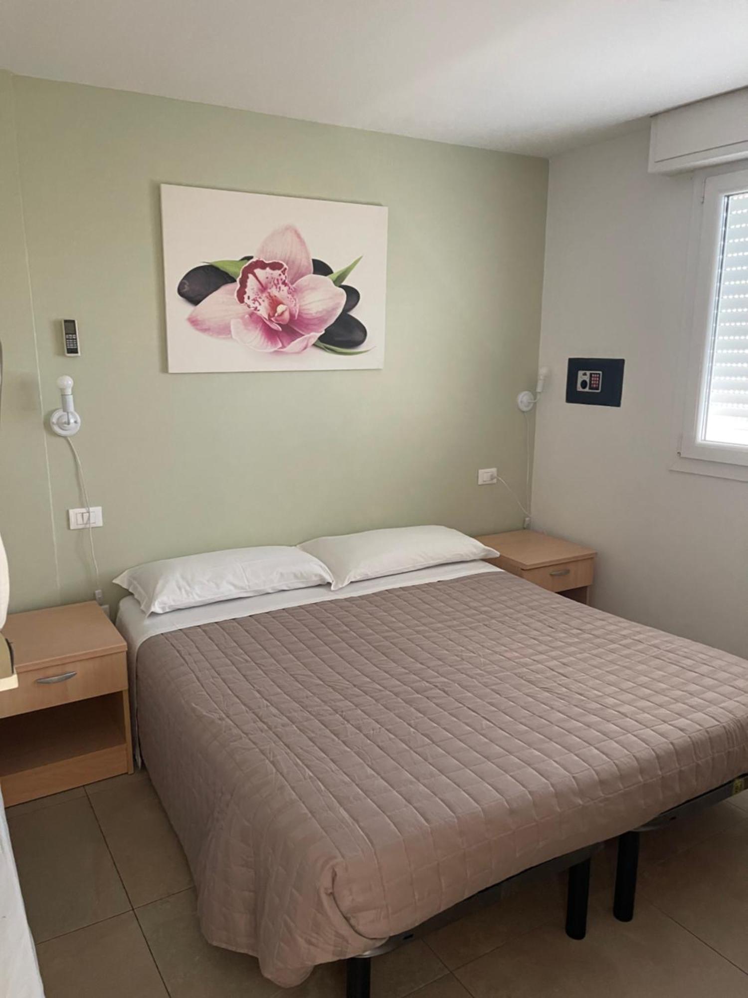 Residence Siesta Римини Екстериор снимка